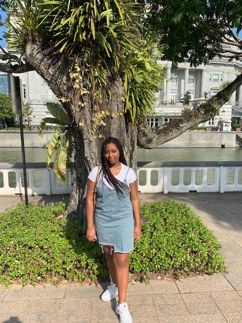 Madisen in front of the Singapore River in Singapore